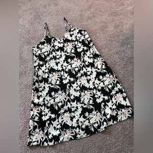 Cabernet Women’s Black Long Spaghetti Strap Gown w White & Pink Flowers
Size XL